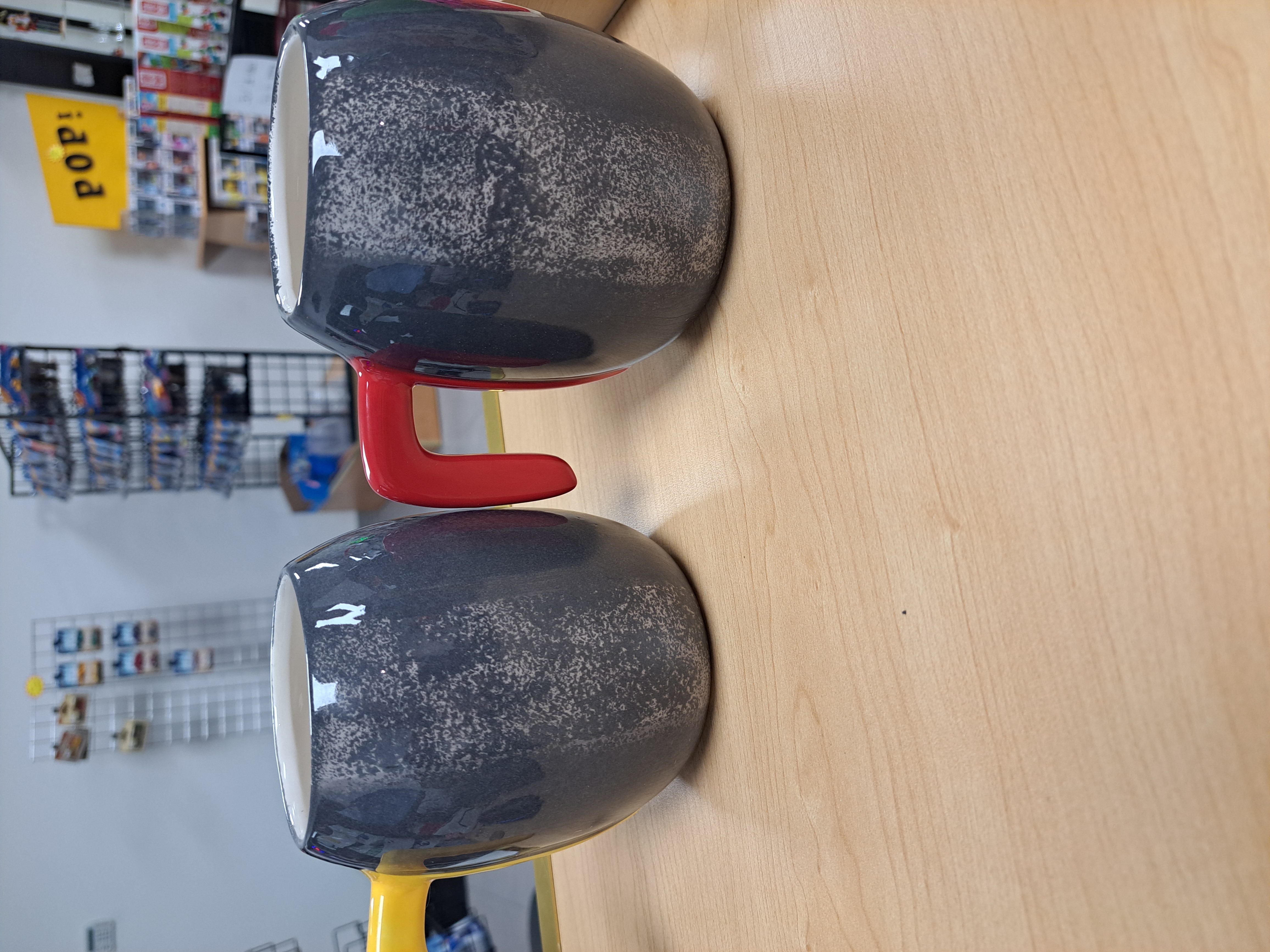 tasse curling jaune ou rouge